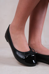 JANICE EXTRA WIDE BALLERINA FLATS WITH FRONT BOW DETAIL IN BLACK FAUX LEATHER