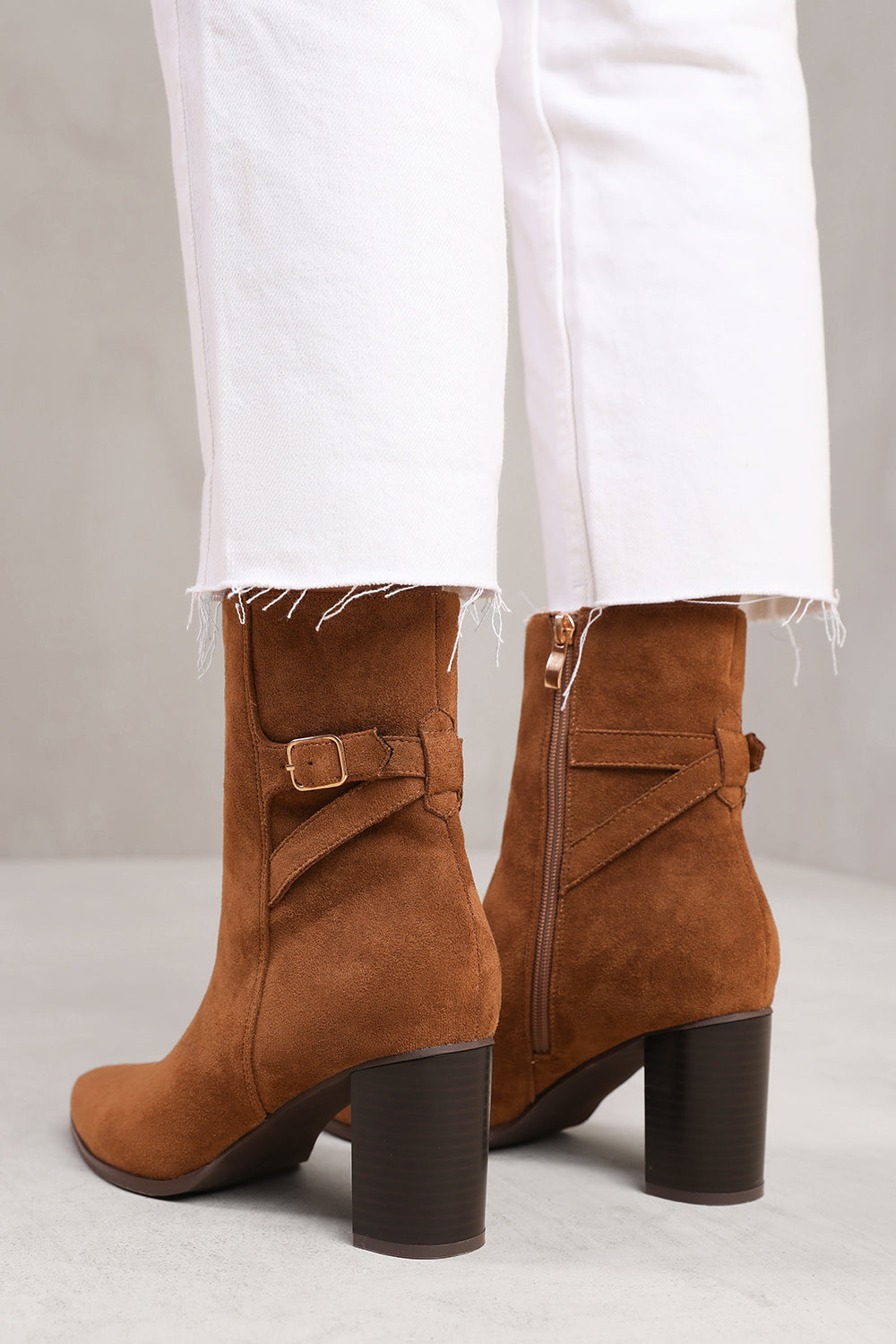 WINTER BLOCK HEEL BOOT WITH BUCKLE DETAIL IN COGNAC SUEDE