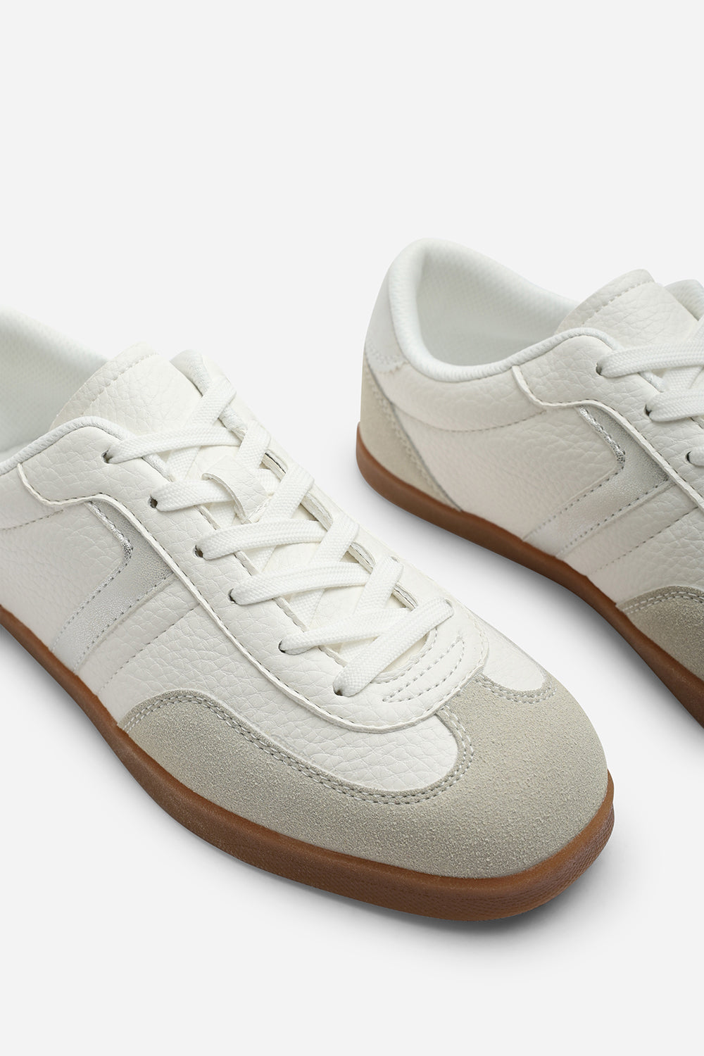 Ensley Low Profile Panel Detailed Trainer
