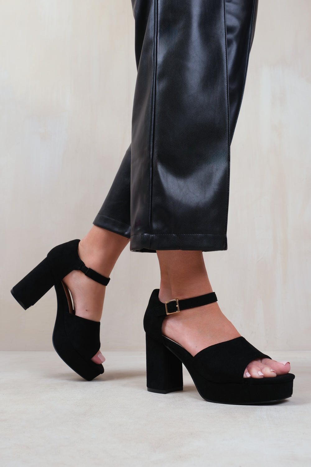 MARIN WIDE FIT STATEMENT PLATFORM BLOCK HIGH HEELS WITH BUCKLE DETAIL IN BLACK SUEDE