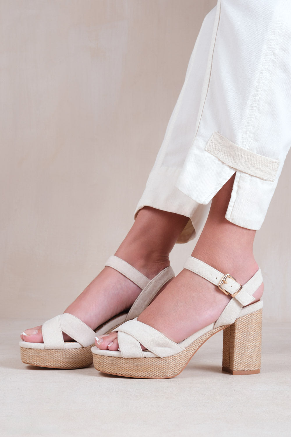 VOLUME WIDE FIT BLOCK HIGH HEELS WITH CROSS OVER STRAPS IN LIGHT CREAM SUEDE