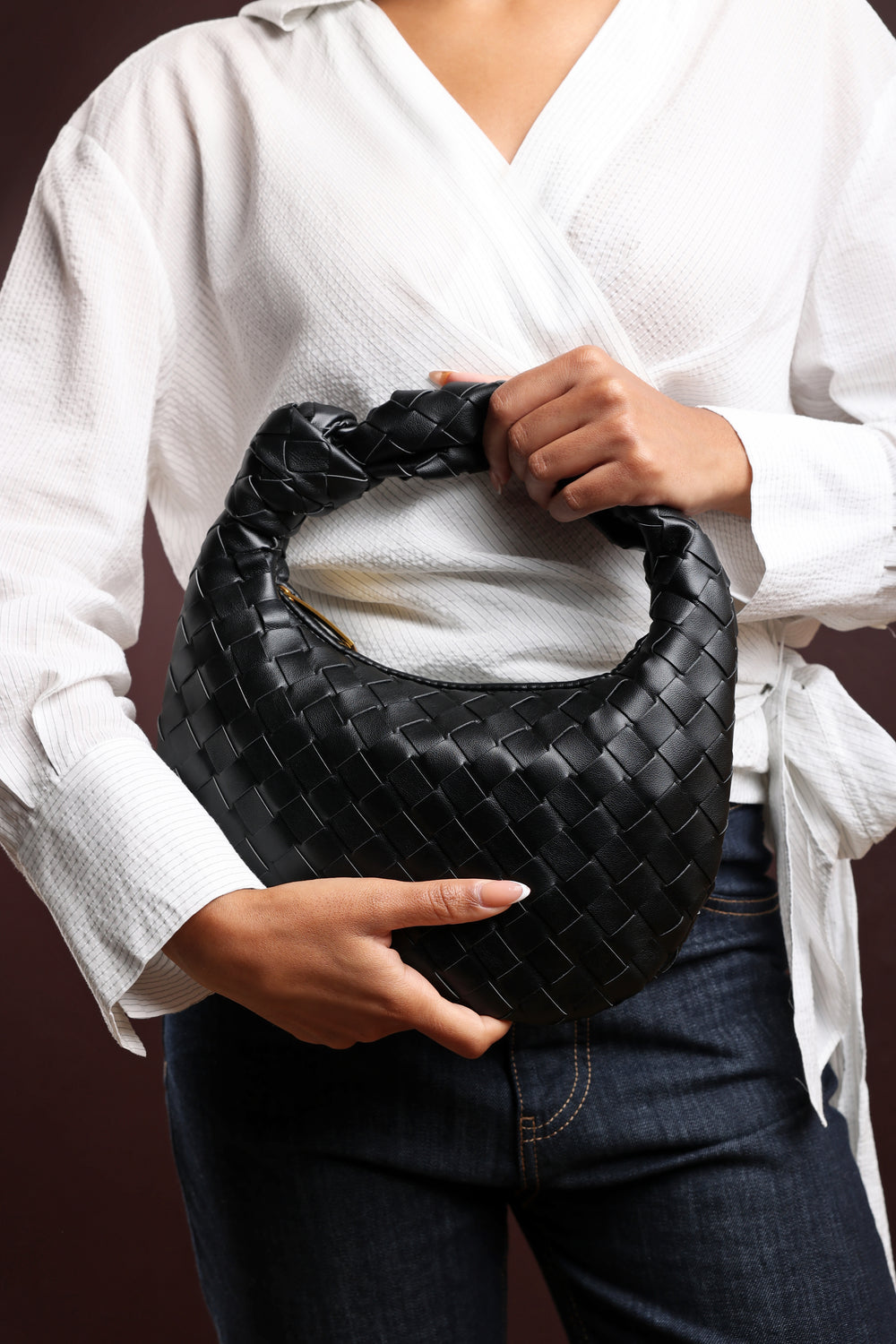 Aura Classic Woven Hobo Bag In Black