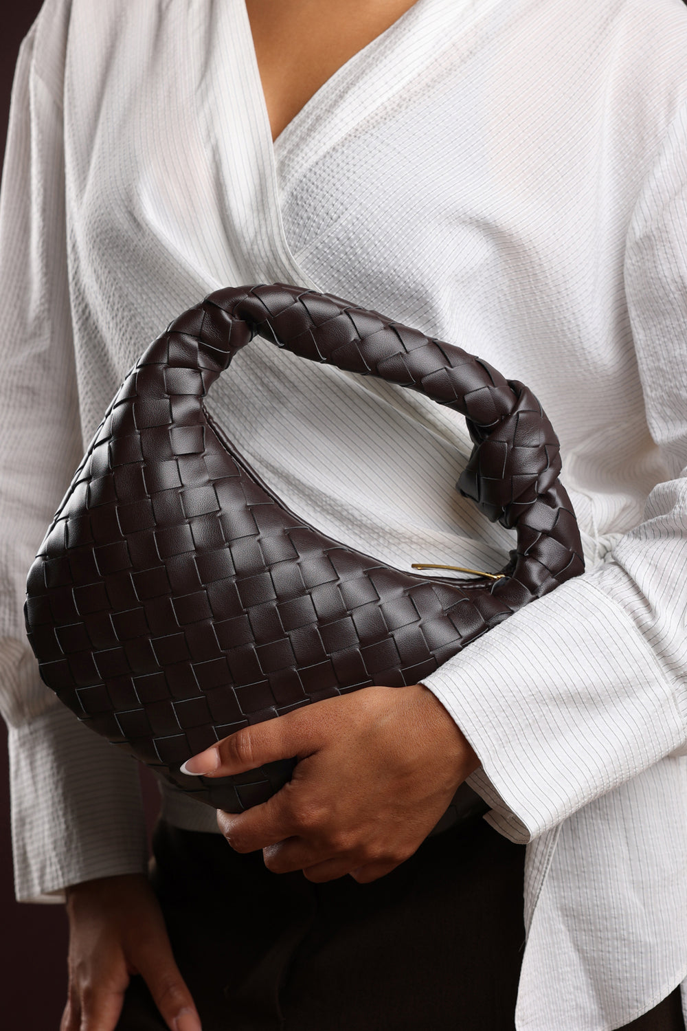 Aura Classic Woven Hobo Bag In Dark Brown