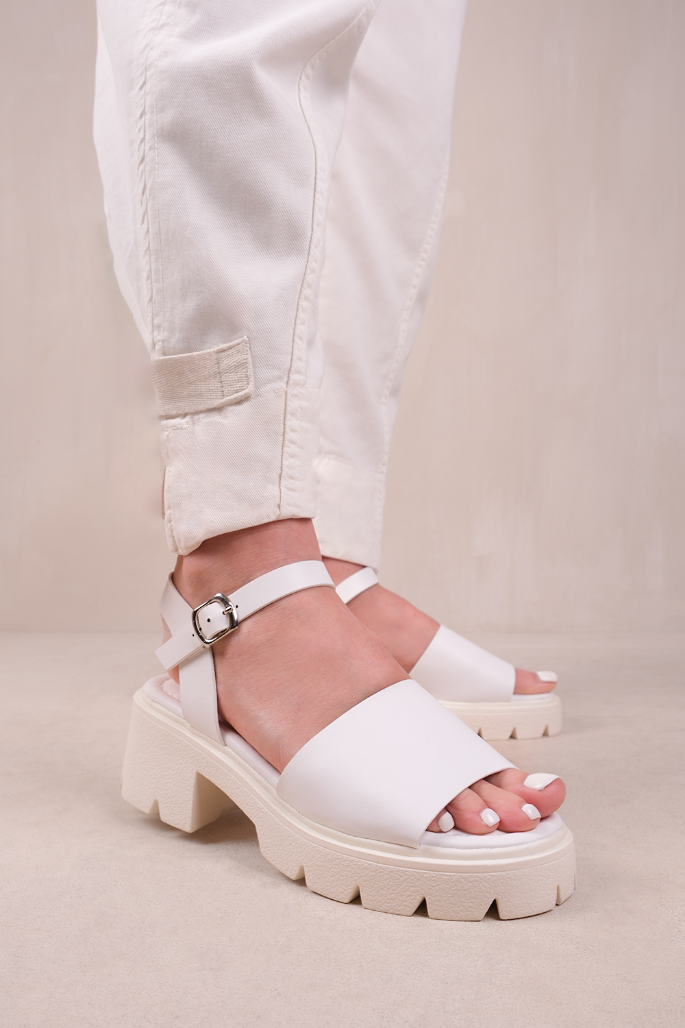 LITHE CHUNKY PLATFORM STRAPPY SANDALS IN WHITE FAUX LEATHER