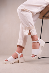 LITHE CHUNKY PLATFORM STRAPPY SANDALS IN WHITE FAUX LEATHER