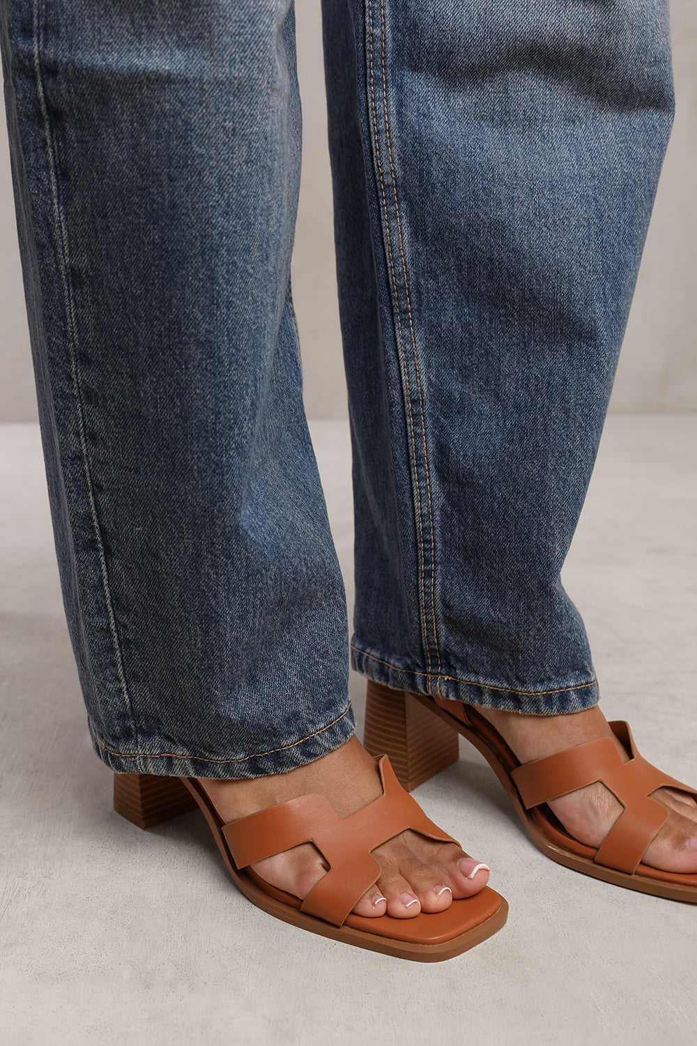 STYLITE STRAPPY SANDALS WITH BLOCK HEEL IN TAN FAUX LEATHER