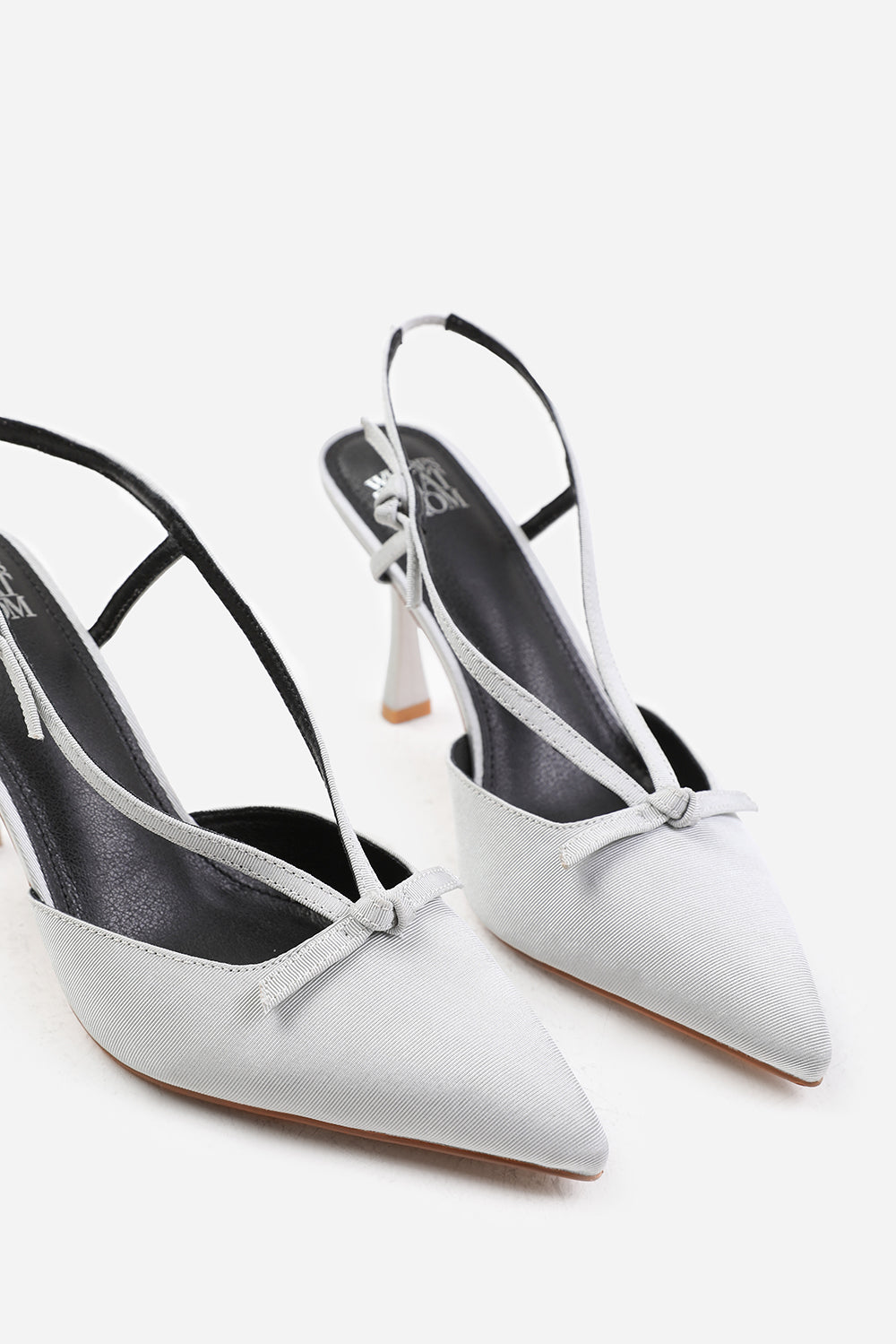 MABEL HIGH HEEL WITH POINTED TOE AND STRAP DETAIL IN SILVER SATIN
