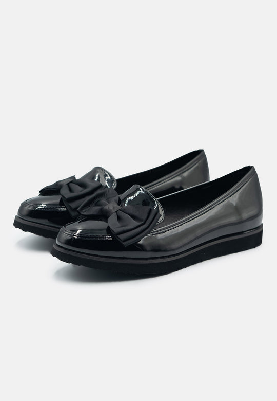 Juliette Kid's School Bow Front Loafer Shoes In Black Patent