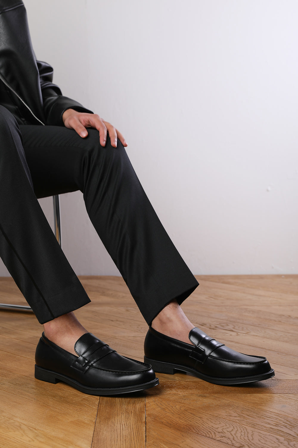 JAMES SLIP ON LOAFERS IN BLACK