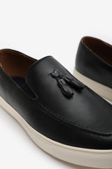 OLIVER SLIP ON TASSEL LOAFERS IN BLACK