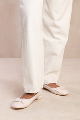 CANADA WIDE FIT PUMP WITH BOW DETAIL IN CREAM PATENT