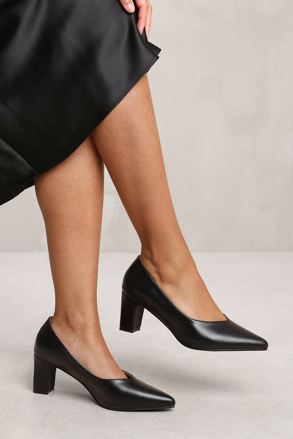 SERENA EXTRA WIDE FIT BLOCK HEEL WITH POINTED TOE IN BLACK FAUX LEATHER