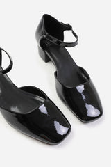 SINGAPORE SQUARE TOE LOW BLOCK HEEL WITH STRAP IN BLACK PATENT