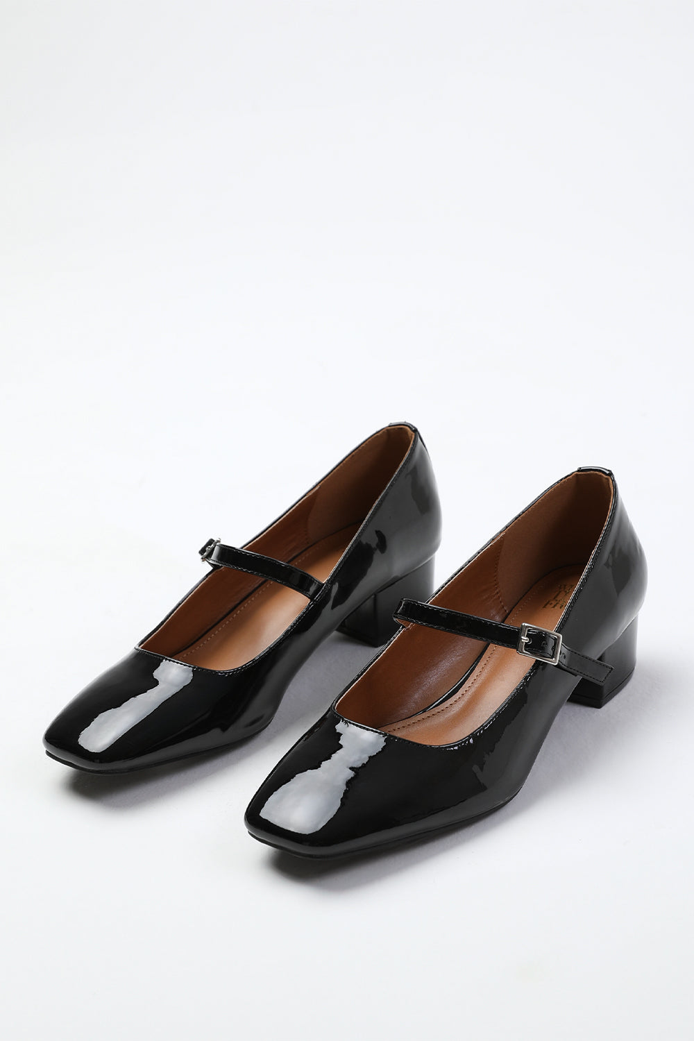 OSLO WIDE FIT LOW BLOCK HEEL WITH STRAP AND SQUARE TOE IN BLACK PATENT