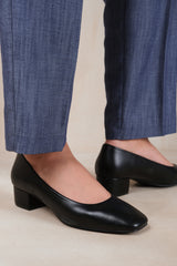 SEATTLE LOW BLOCK HEEL WITH SQUARE TOE IN BLACK FAUX LEATHER