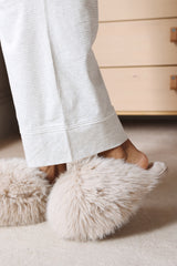Qirexa Extreme Fluffy Oversized Faux Fur Slippers