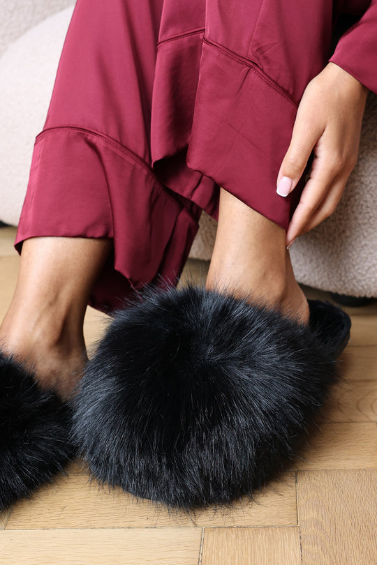 Qirexa Extreme Fluffy Oversized Faux Fur Slippers