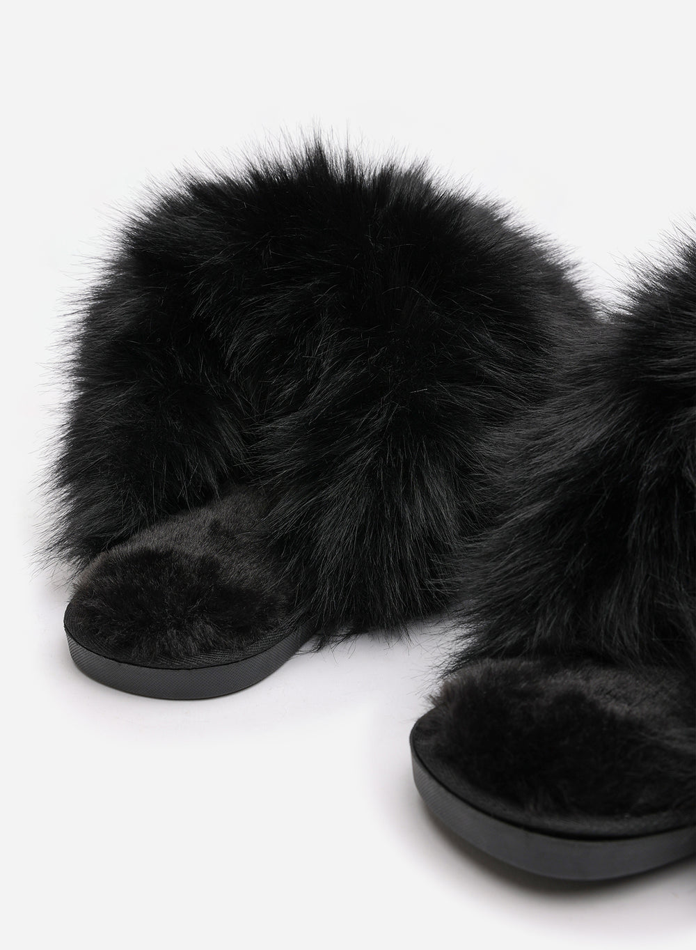 Qirexa Extreme Fluffy Oversized Faux Fur Slippers