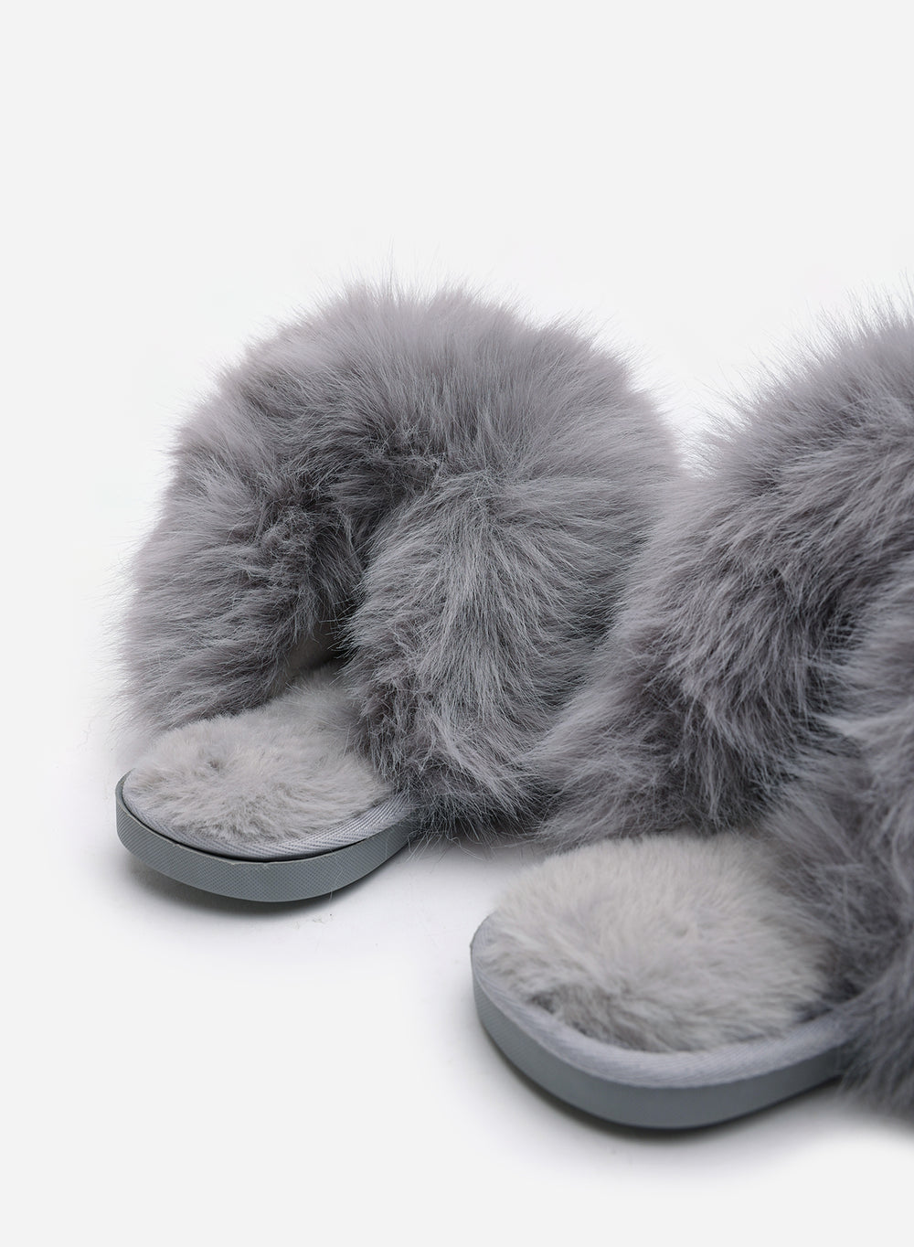 Qirexa Extreme Fluffy Oversized Faux Fur Slippers