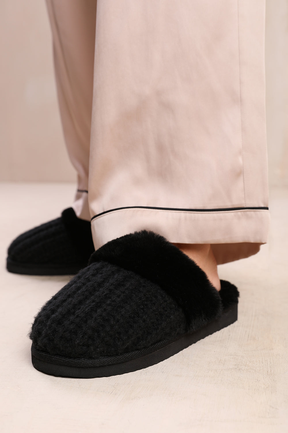 COMFORT SLIP ON KNITTED SLIPPERS WITH FUR TRIM IN BLACK YARN