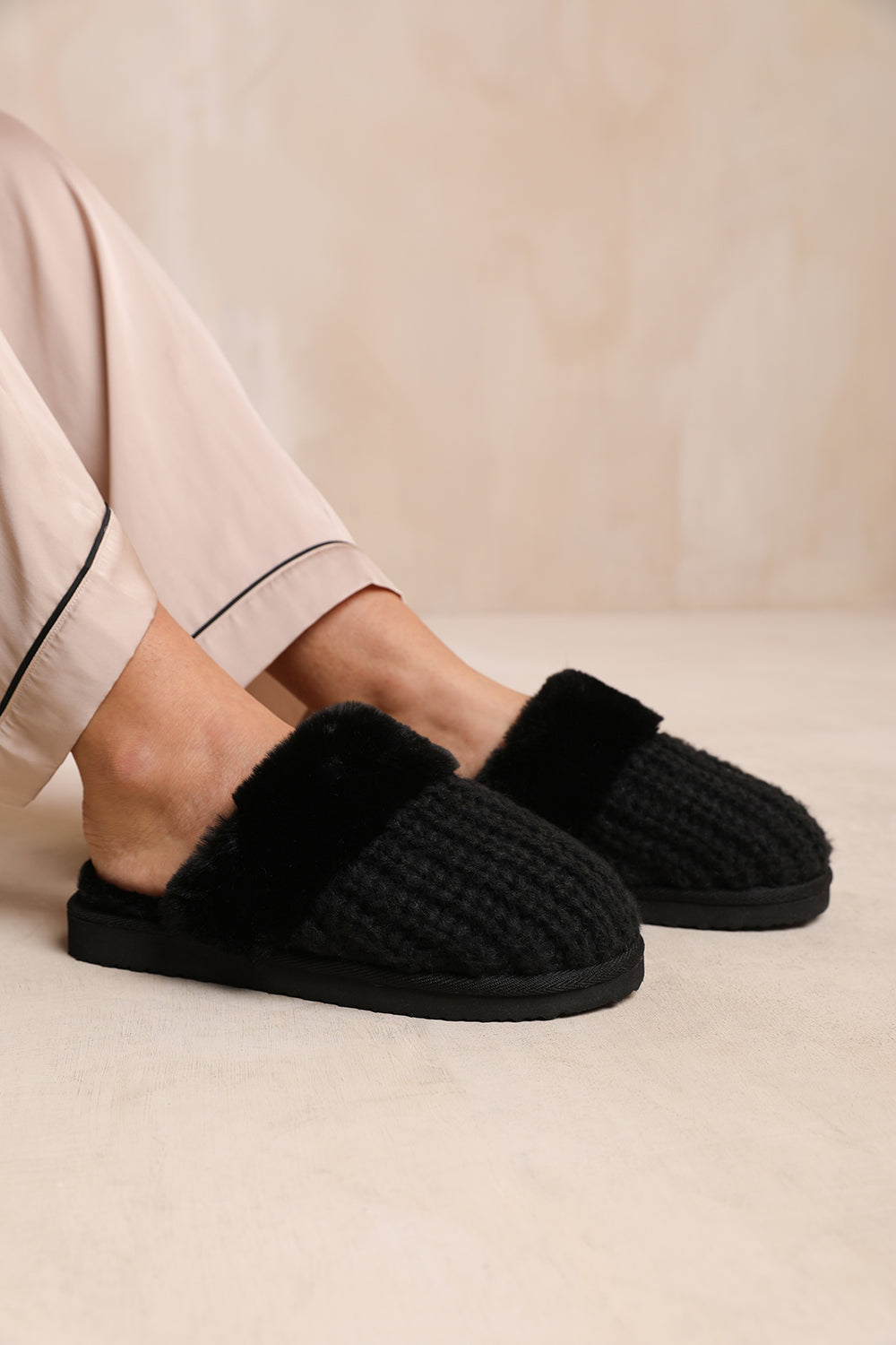 COMFORT SLIP ON KNITTED SLIPPERS WITH FUR TRIM IN BLACK YARN