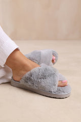 WEEKEND CROSS OVER FLUFFY SLIPPERS IN GREY