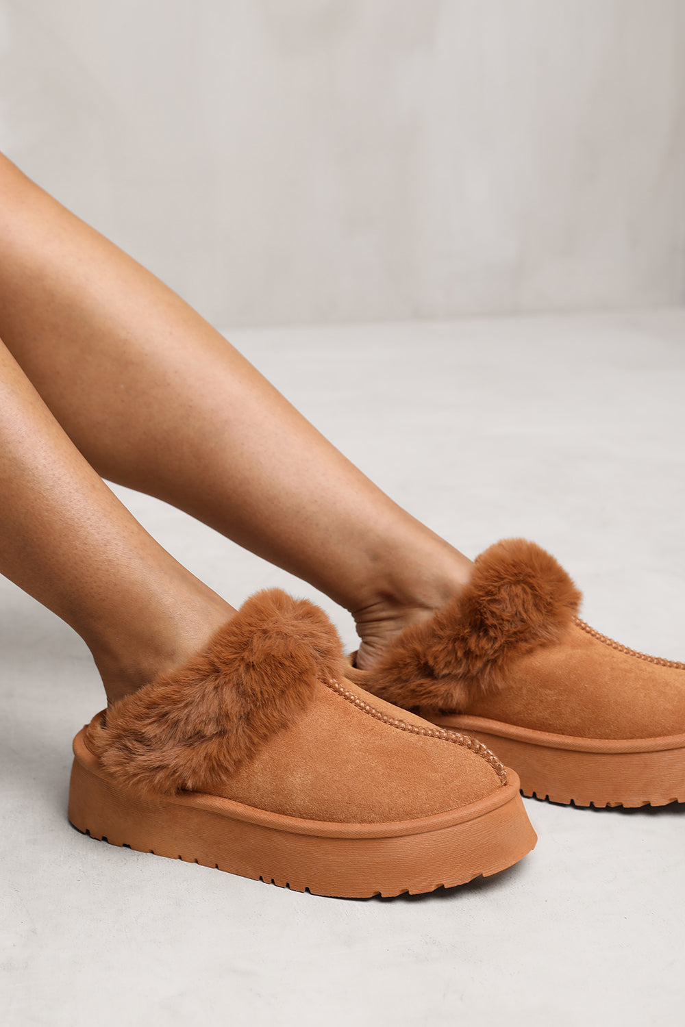 MAYA SLIDE ON SLIPPER WITH FAUX FUR LINING IN CAMEL