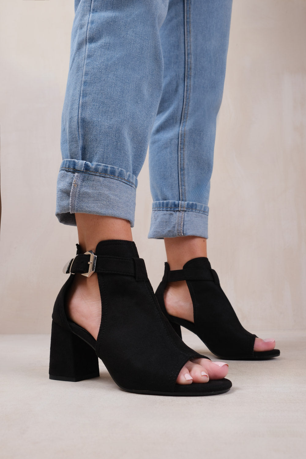 LISA BLOCK HEEL WITH SIDE BUCKLE AND OPEN TOE FRONT IN BLACK SUEDE