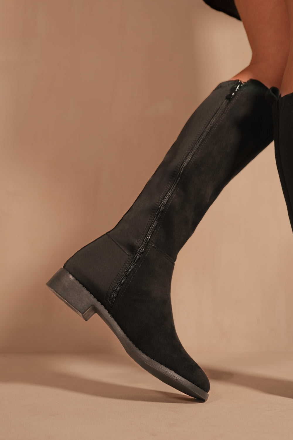 PARKER KNEE HIGH BOOTS WITH SIDE ZIP IN BLACK SUEDE