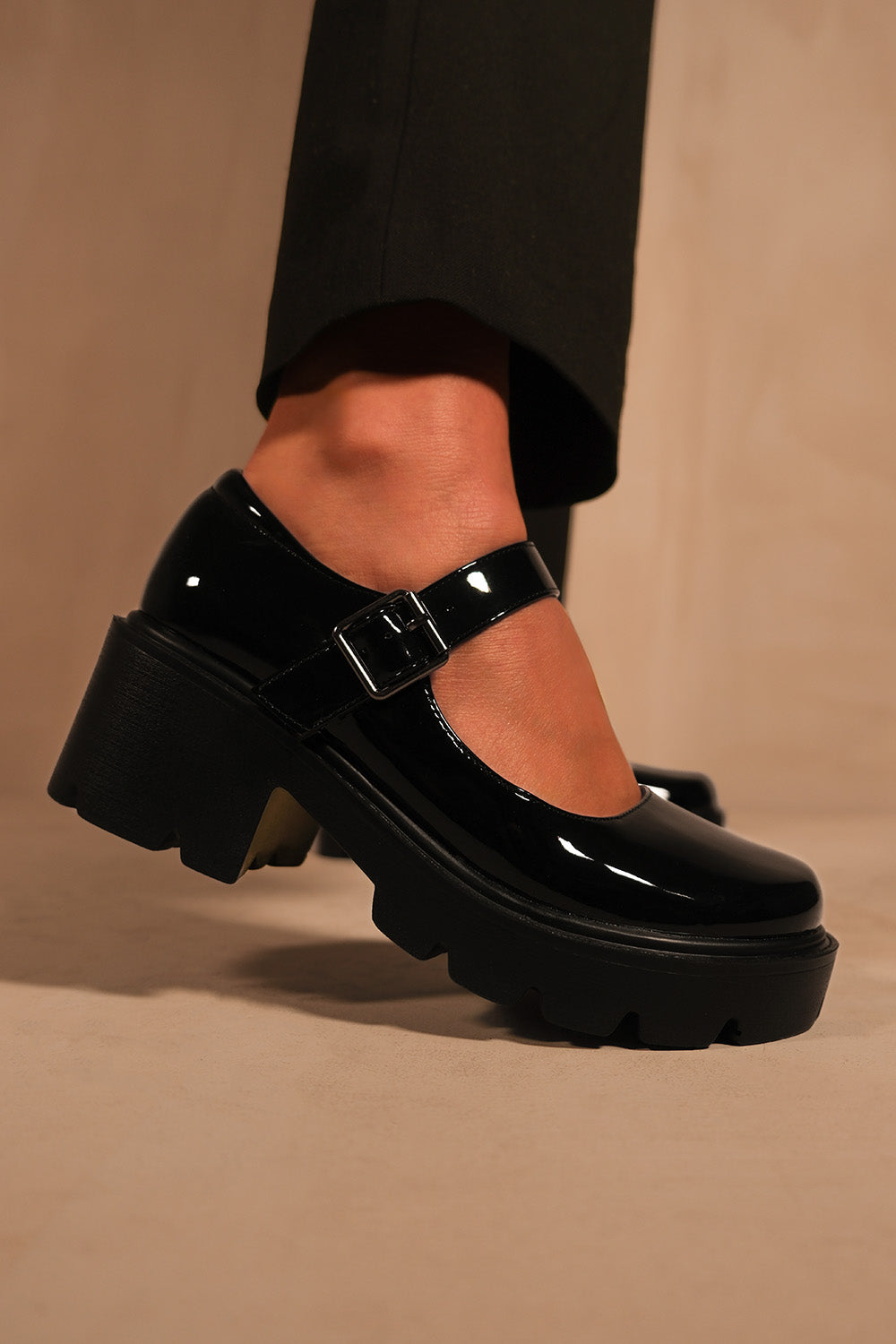 RYLEE CHUNKY PLATFORM BLOCK HEEL RETRO SHOES IN BLACK PATENT