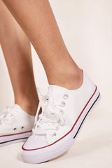 ALAZNE FLATFORM LACE UP TRAINERS IN WHITE CANVAS