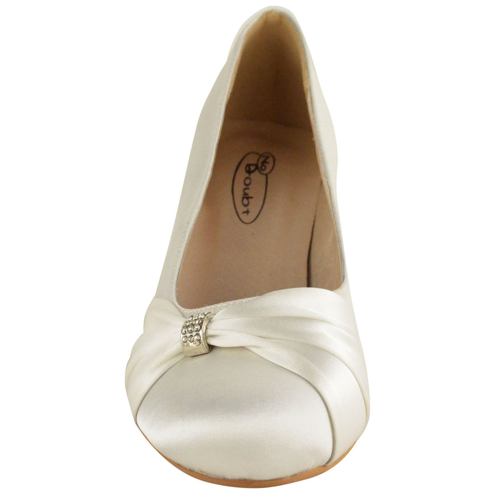 KAIRI LOW HEEL COURT SHOES WITH CLOSE TOE IN IVORY CREAM SILK