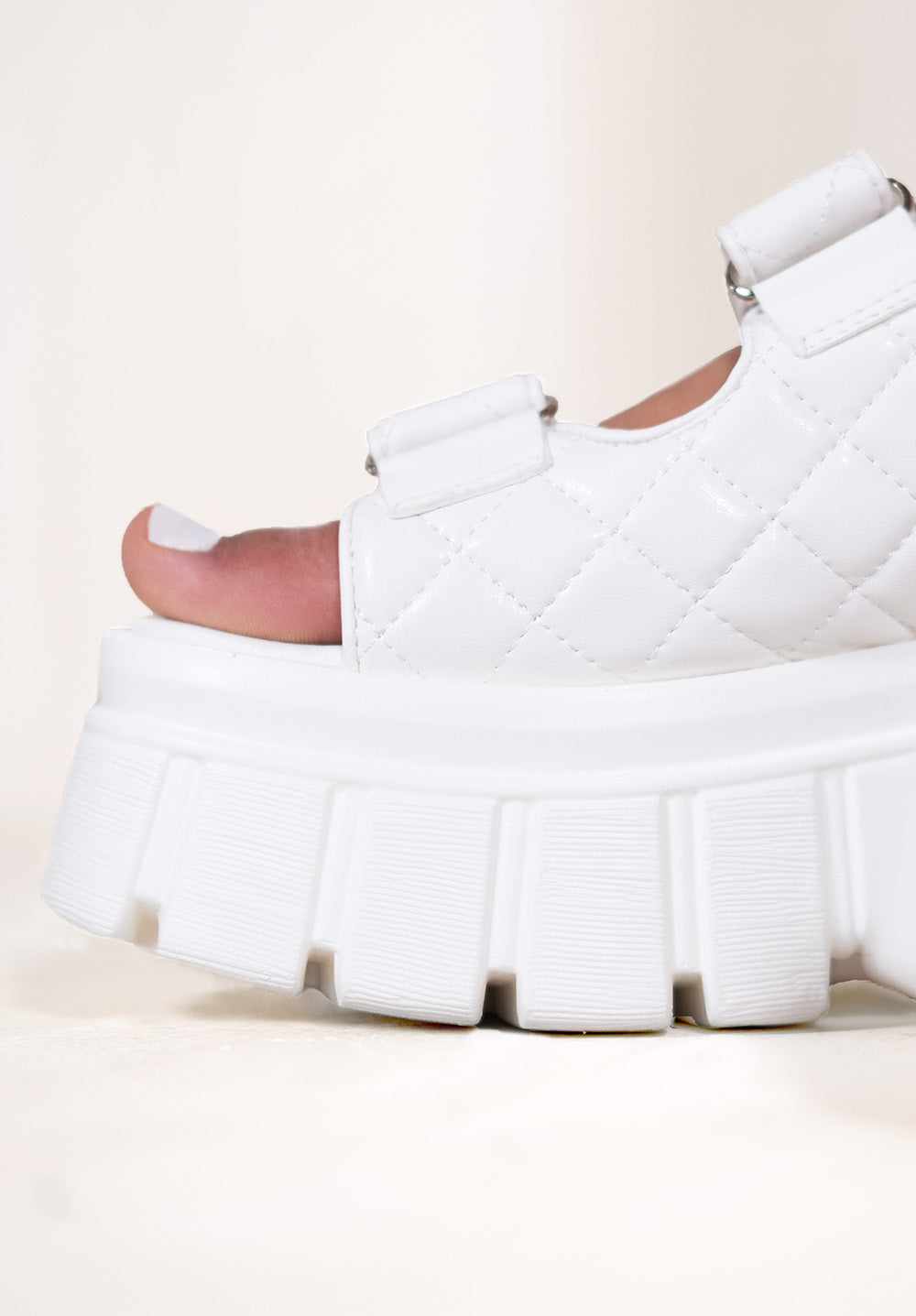 KEZIAH CHUNKY HEELED SANDALS WITH FASTENING STRAPS IN QUILTED WHITE FAUX LEATHER